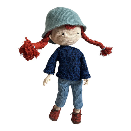Duża szydełkowa lalka z warkoczami 40 cm