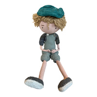 Duża szydełkowa lalka chłopczyk w czapce 51 cm